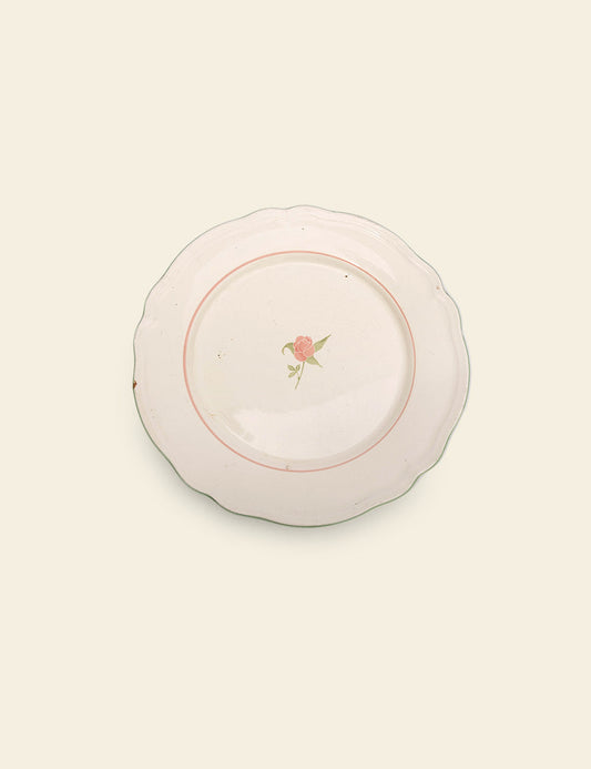 Elegant Scalloped Plate