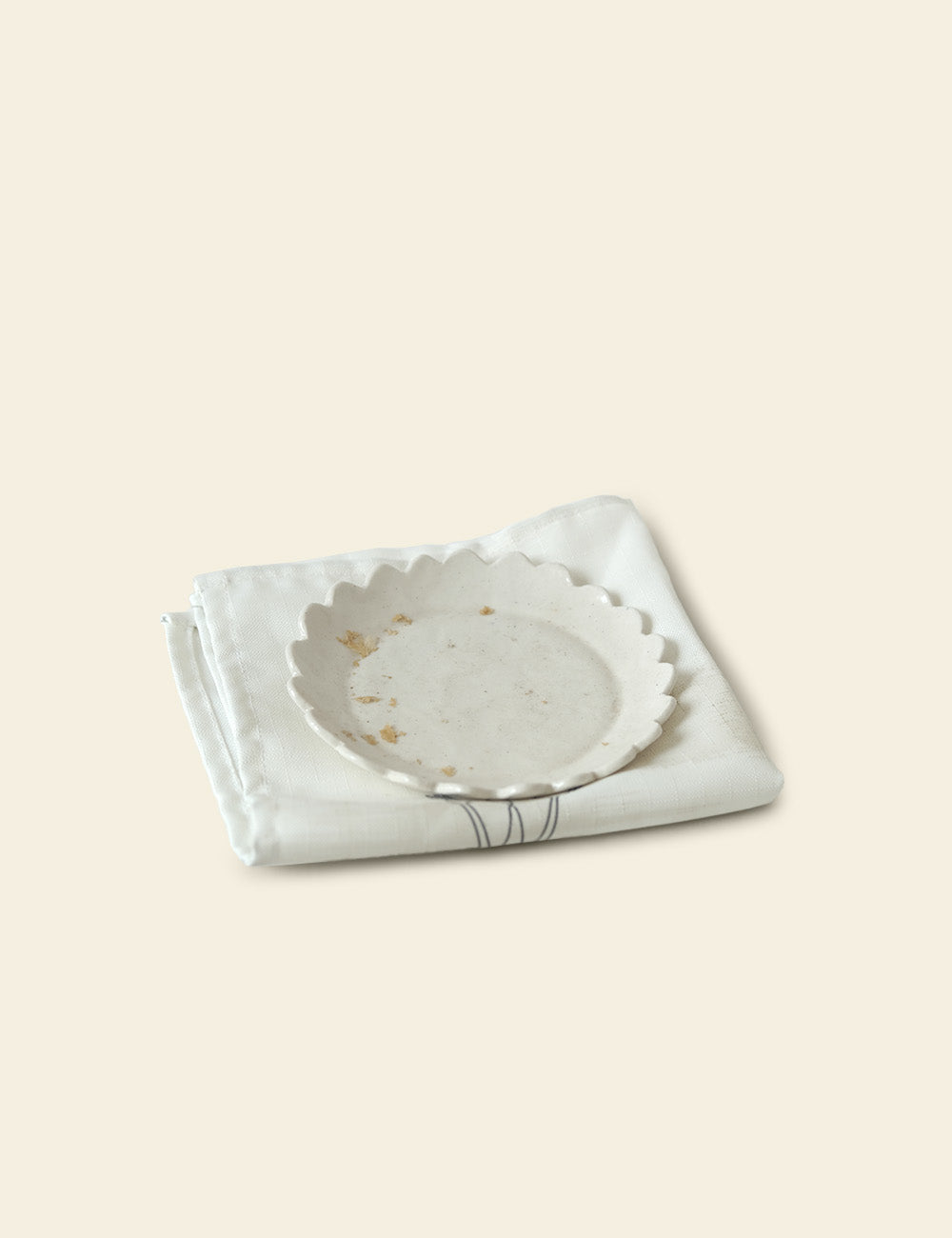 Off-White Scalloped Ceramic Plate and Table Cloth