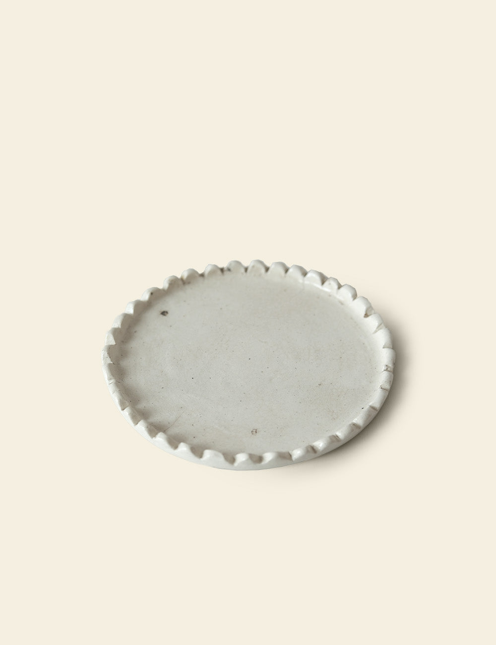 Vertical Scallop Trim Ceramic Plate